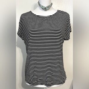 Great condition super comfy Tahari Horizontal and Vertical Striped Top size M